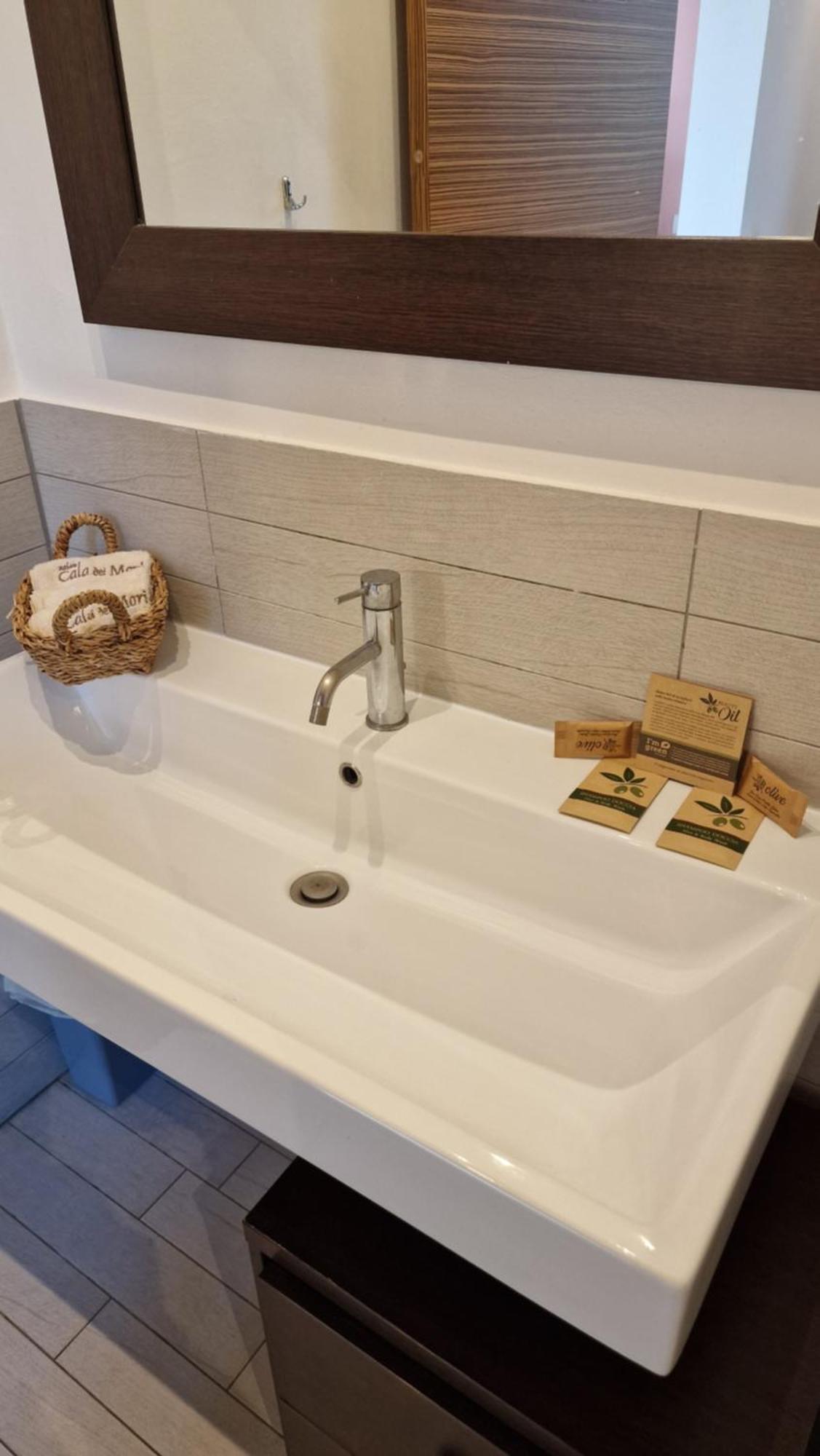 Cala Dei Mori Aparthotel Livorno Ngoại thất bức ảnh