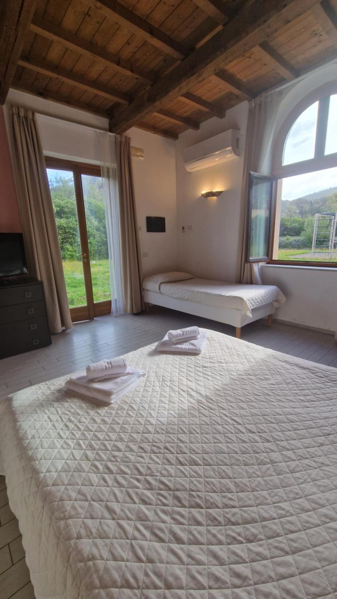 Cala Dei Mori Aparthotel Livorno Ngoại thất bức ảnh